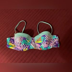 100 DEGREES Floral Bikini Swim Top. Women’s size XL. NWOT.